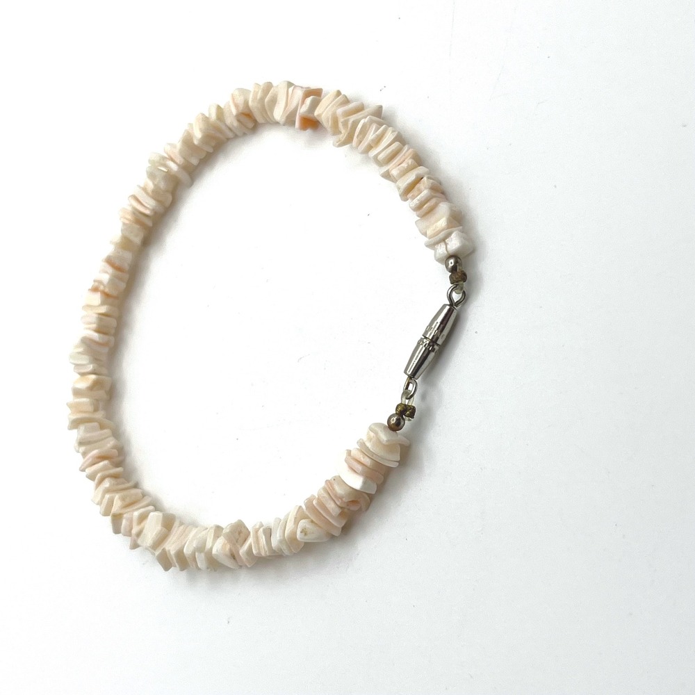 Vintage‎ Puka Shell Chip Bracelet Pink White Cream Coastal Beach Barrel Clasp - Picture 3 of 4